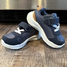 NEW Oshkosh B Gosh Baby Toddler Gray Sneaker Shoes Size 4 Washable