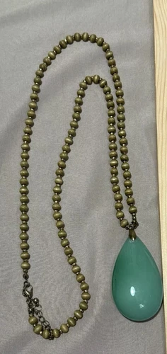 VETEMENTS Collana bigiotteria moda con ciondolo a goccia con perline metalliche marroni e oro