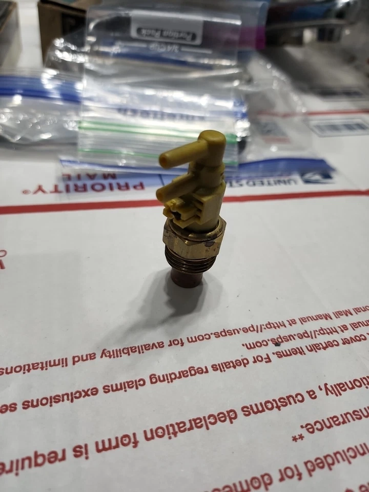 Nuevo de Lote Antiguo 1982-84 Cadillac Fleetwood 1984 Deville Ported Interruptor de Vacío GM 14009008 Foto 4 de 4