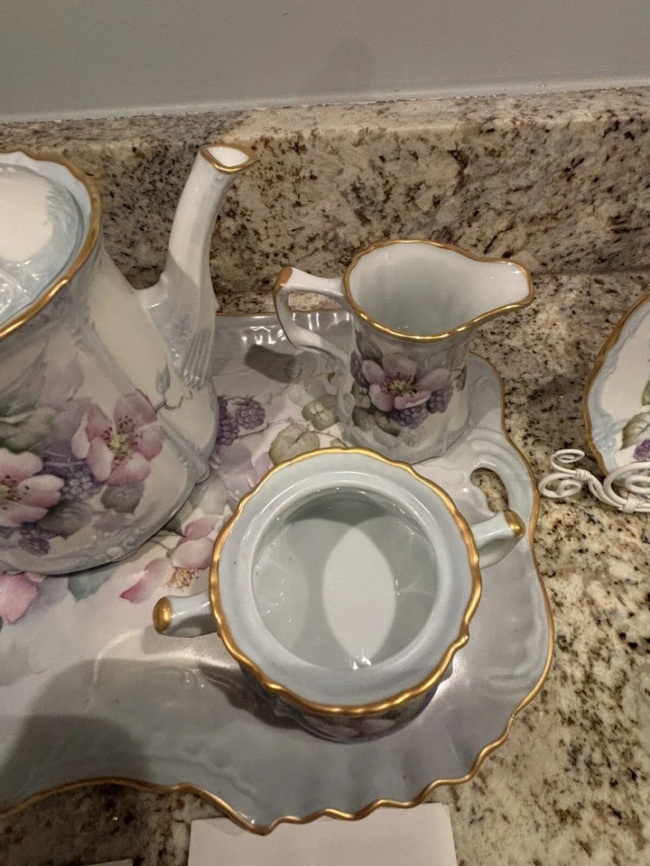 Hand Painted China Tea Set Service for 4. 13 pieces, cup & saucer holders - Image 4 of 4