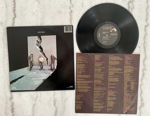 Triumph "Allied Forces" LP 1981 Vinyl 12" Record AFL1-3902 80's Hard Rock - Picture 4 of 6