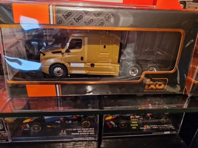 TR189.22 CARGOLINER Cascadia 2018 im Maßstab 1:43 von IXO