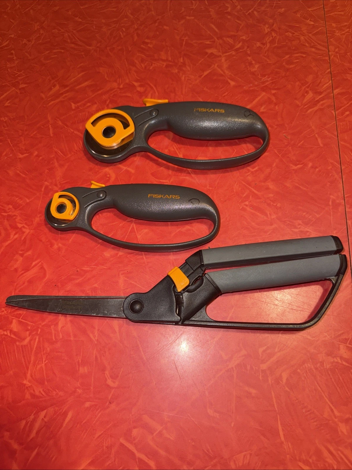 Fiskars Softgrip Easy Spring Action Shears Scissors Rotary Cutters Lot Of 3
Opens in a new window or