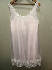 VTG Vanity Fair Baby Pink Nylon Long Nightgown Lace Trimmed Cottage Core Sz M