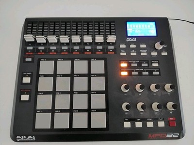 Akai Professional MPD32 USB/MIDI Pad Control Tested And Works Great
