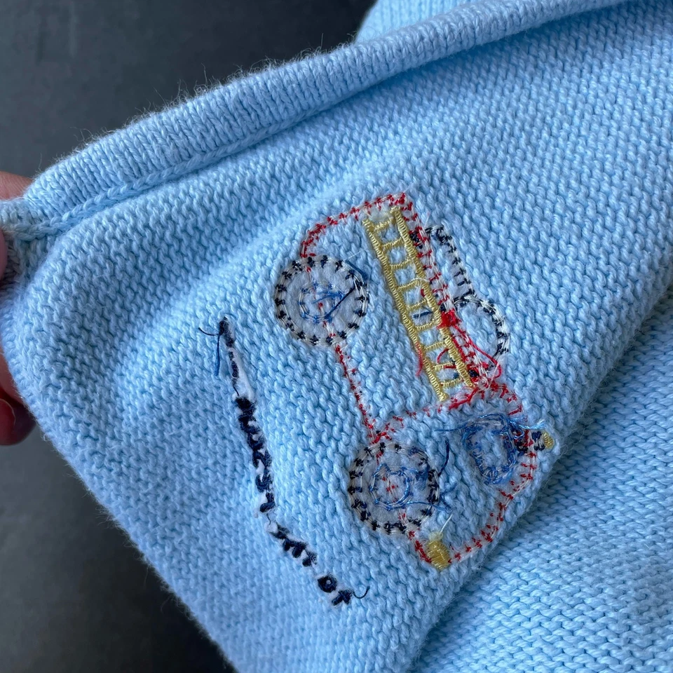 Manta de bebé Lullaby Club Layette camión de bomberos azul claro al rescate Foto 3 de 4