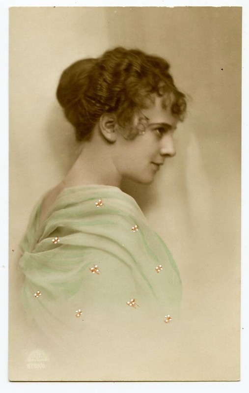 c 1920 Glamor Pretty Young Lady SHORT HAIRSTYLE Fashion Beauty photo postcard