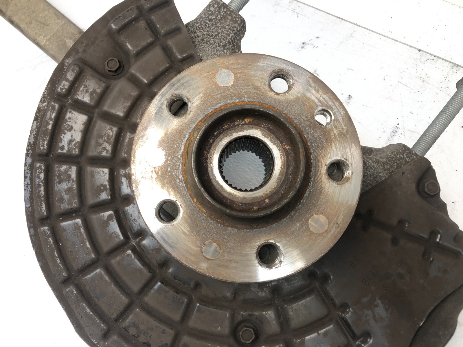 2014-2019 MASERATI GHIBLI SQ4 AWD RIGHT PASSENGER FRONT SPINDLE KNUCKLE HUB OEM.
