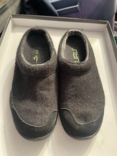 KURU Black Slip-On Slippers Comfort Rubber Sole Round Toe US 8 UK 6 M