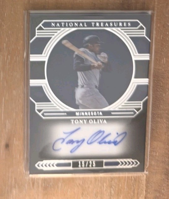 2020 Panini National Treasures Tony Oliva Midnight Signatures Auto #15/25