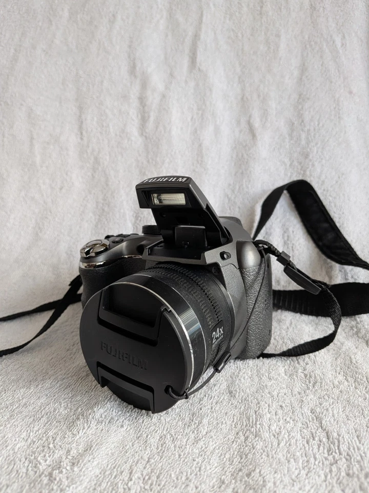 Fujifilm FinePix S4230  Digital Bridge Camera - Please read description (C3/5), photo 2 of 5