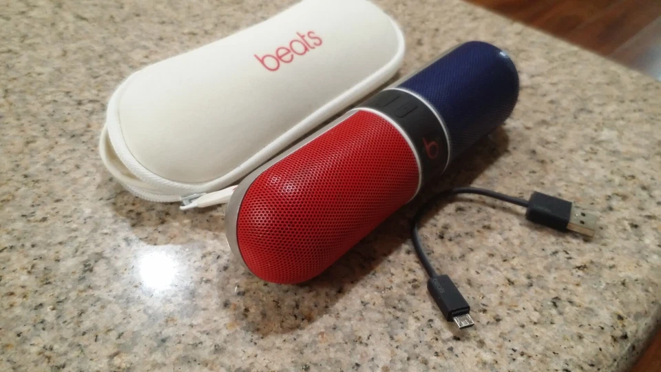 Beats by Dr. Dre Pill 2.0 Sistema Inalámbrico Bluetooth Altavoz Color Azul/Rojo Foto 2 de 4