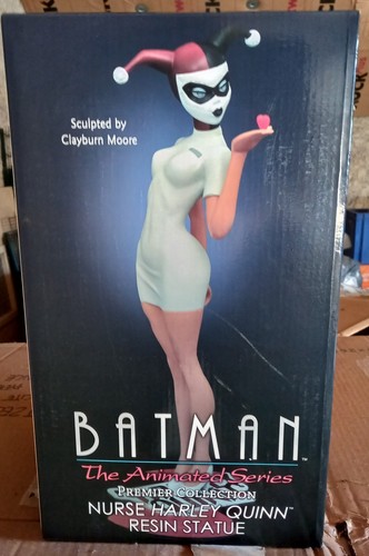 harley quinn nurse statue