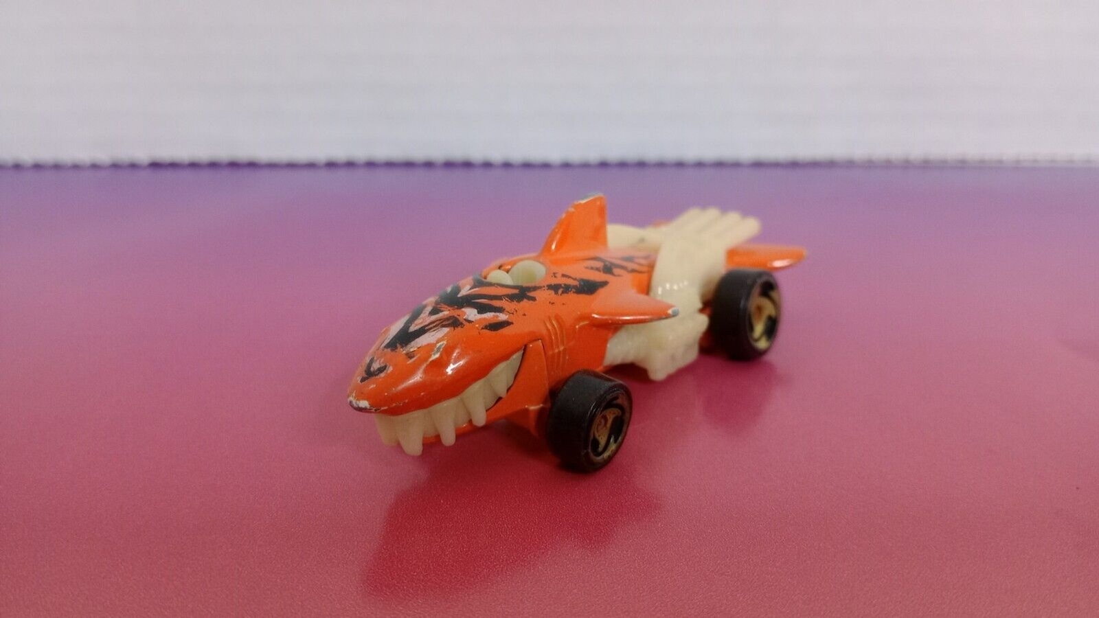 Hot Wheels Orange Sharkruiser Car #147 2001 Loose