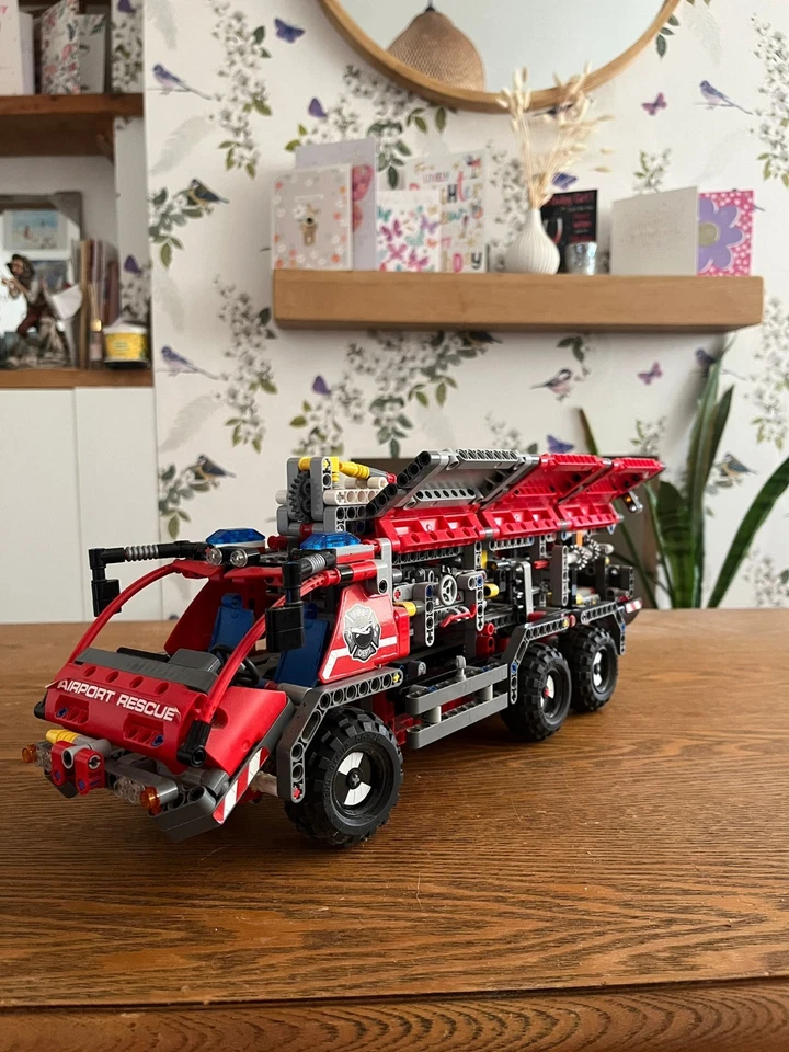 LEGO Technic 42068 Airport Rescue Vehicle, photo 3 of 5
