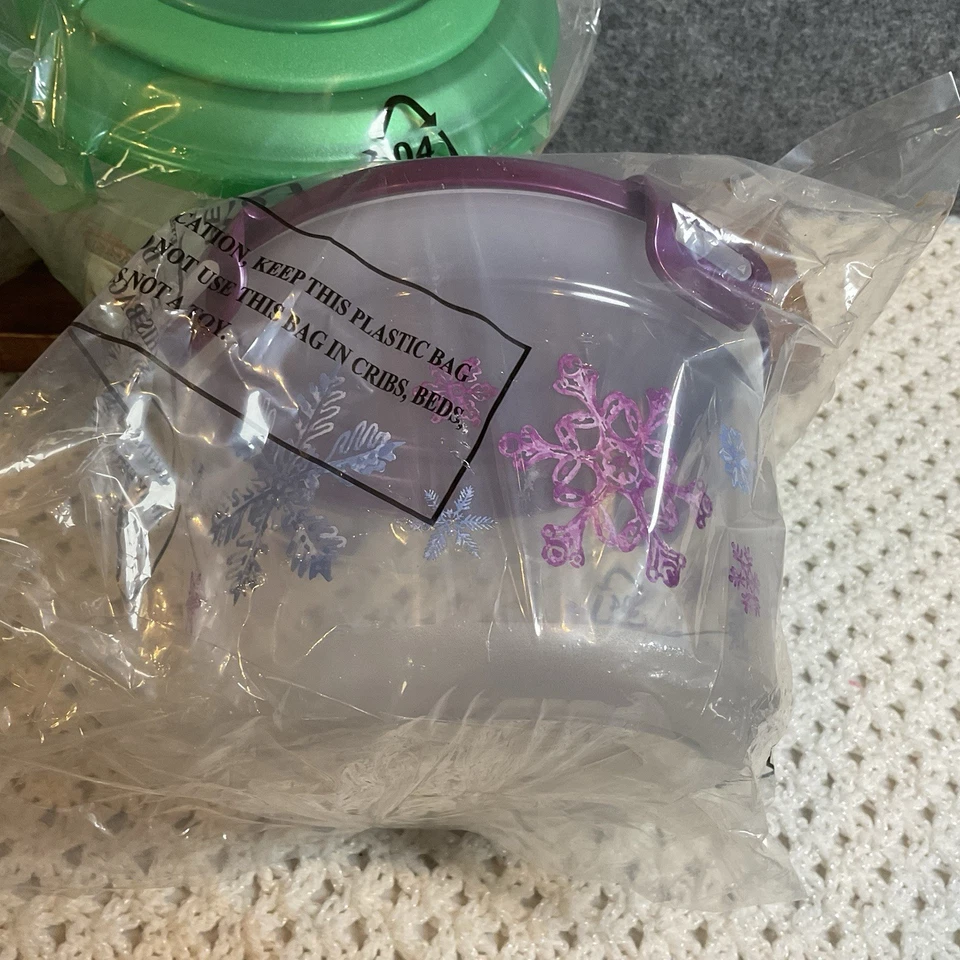 Juego de 6 contenedores de vacaciones de Navidad divertidos multicolores QVC Lock & Lock nuevos en caja Foto 3 de 4