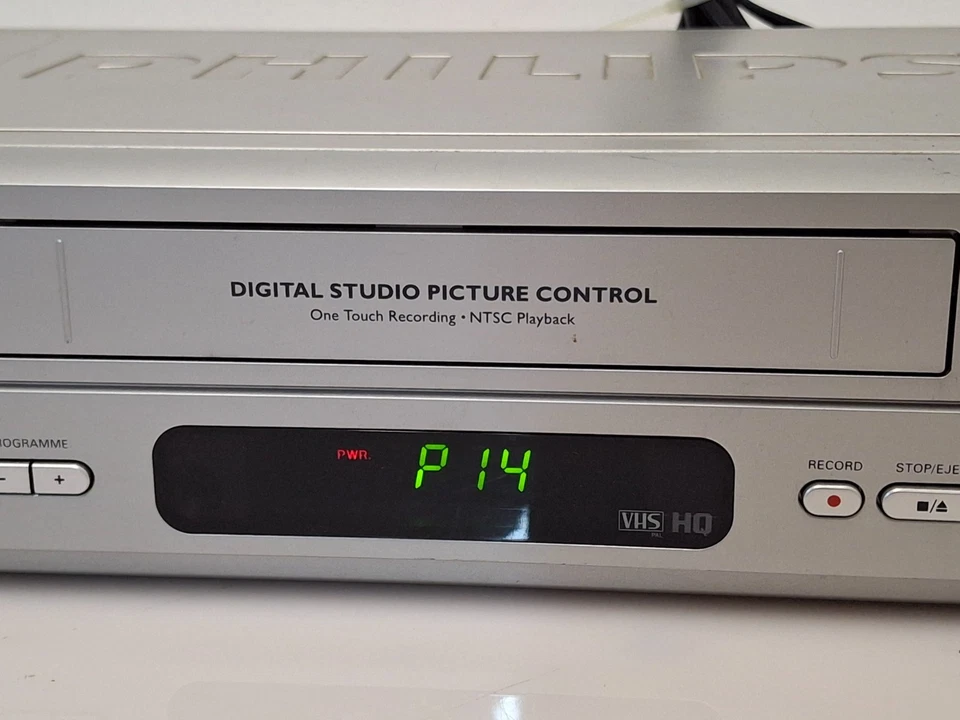 Philips VR150/02 VHS VCR Videoregistratore NON FUNZIONANTE RICAMBI O RIPARARE - Immagine 4 di 4