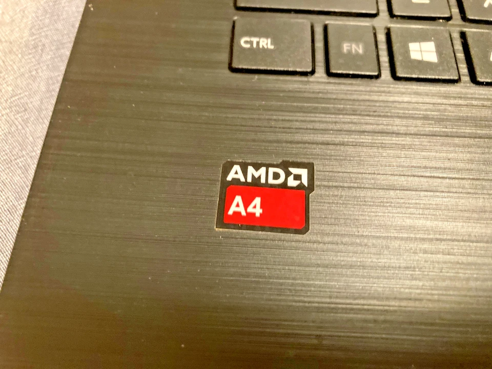 * PIEZAS * TOSHIBA SATELLITE C75D-C7217 AMD A6-7310 - Sin RAM - Sin HD - Sin batería Foto 4 de 4