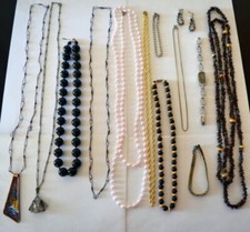 Konvolut DDR Schmuck Modeschmuck Halsketten Armketten Ohrringe Uhr
