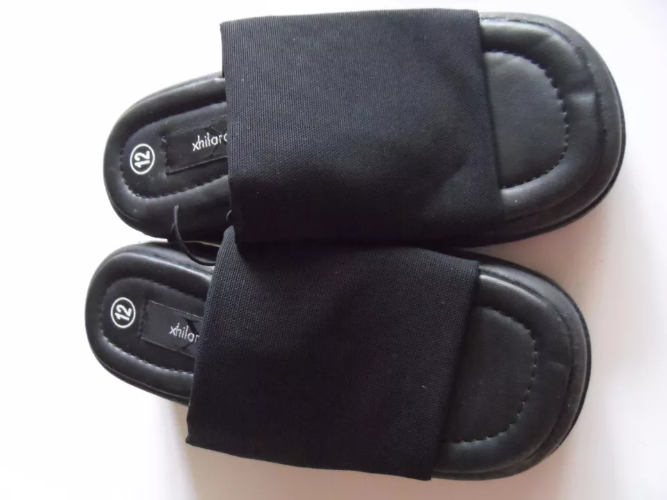 Sandalias Xhilaration para niñas - negras - talla: 12 (P) Foto 2 de 4