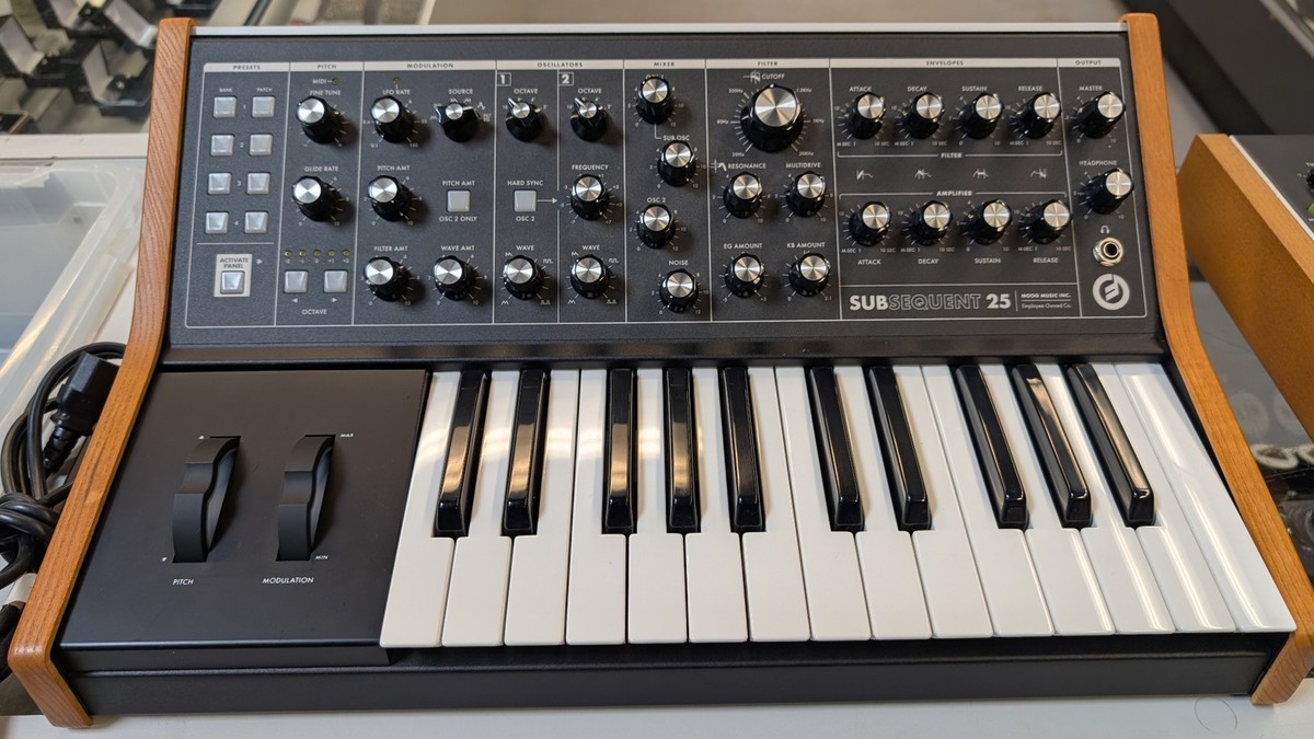 ☆美品☆Moog Subsequent 25 廃盤モデル ☆美品☆Moog Subsequent 25 廃盤モデル Moog Subsequent 25