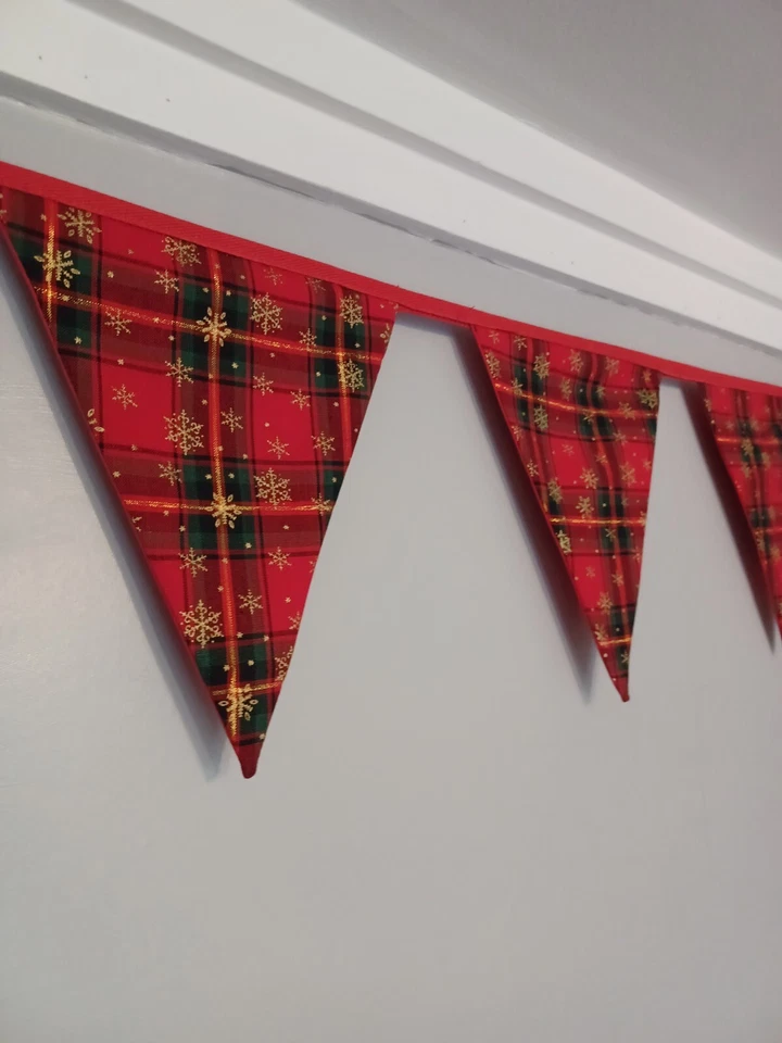 Tela de tartán festiva con copos de nieve dorados, ¡ideal para Navidad! Foto 4 de 4