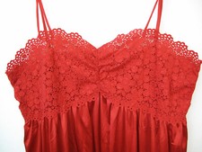 Vanity Fair vintage night gown size M Red