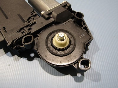 Peugeot 307 CC NSF Passenger Front Window Motor 9651735080 Ref K61  