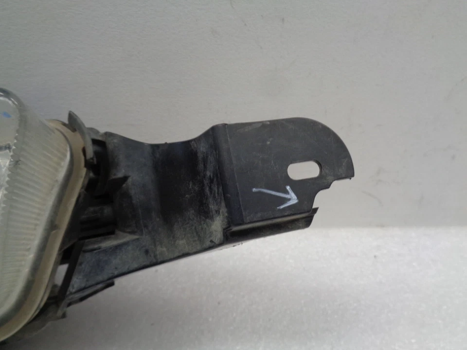 Faro antiniebla derecho Ford Fivecient Passenger 2005-2007 OEM AK2008121 Foto 2 de 4