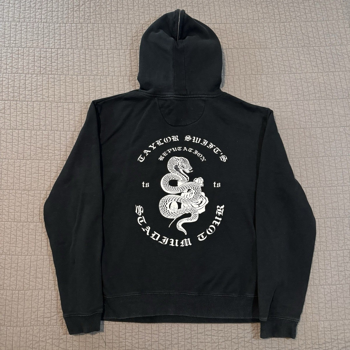 テイラー　スウィフト　パーカー　レピュテーション Taylor Swift Reputation Stadium Tour Hoodie Small Black Oversized