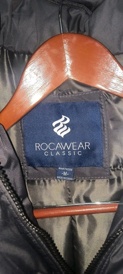 Chaqueta gabardina parka acolchada negra talla M de Rocawear para mujer con capucha de piel sintética Foto 4 de 4