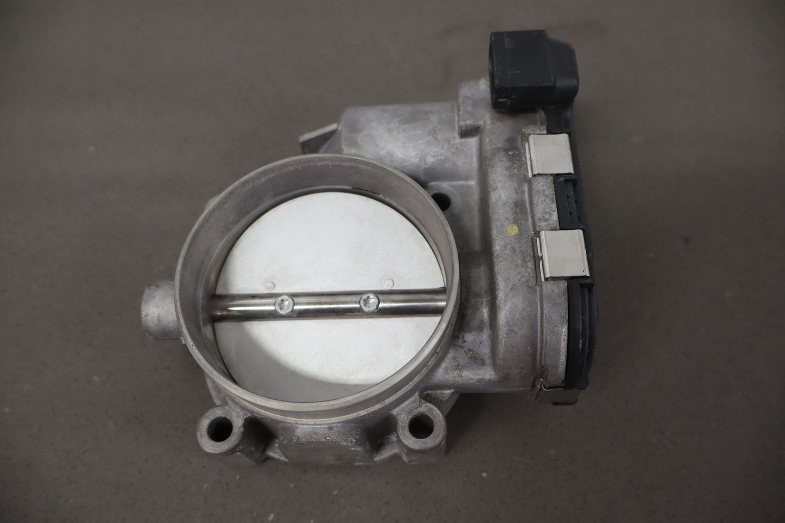 Maybach 57 2007 Throttle body