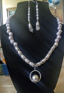 White Round & Freshwater Pearl Crystal Jewelry Set Necklace & Dangle Earrings