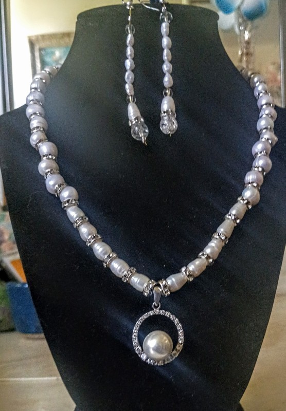 White Round & Freshwater Pearl Crystal Jewelry Set Necklace & Dangle Earrings