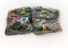 Vintage Lot Of 100+ Miniature Army Toy Figures Indians, Cowboys, Army.       122