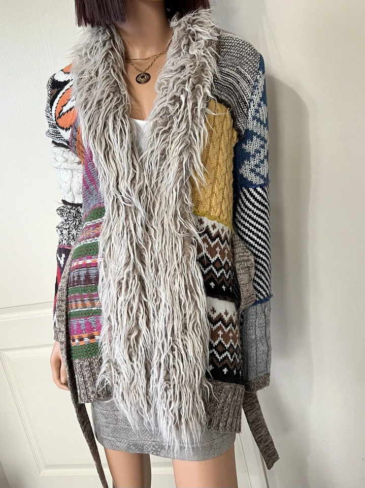 Cárdigan Desigual Imitación Piel Frente Abierto Bordado Trasero Patchwork - Talla Pequeña Foto 4 de 4