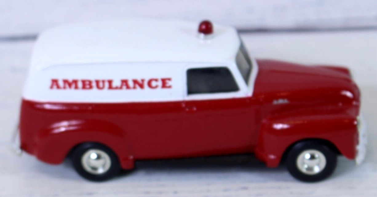 ERTL 1951 GMC Panel Truck Ambulance Red White 1:43