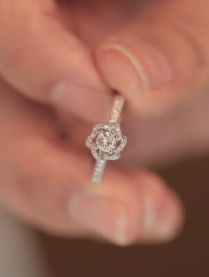 Birthday Gift/Engagement Flower Shape Ring In 925 Silver 1.5Ct Simulated Diamond