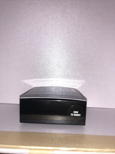 MAC Limited Edition Marilyn Monroe Eye Shadow HOW TO MARRY New - Picture 2 of 2