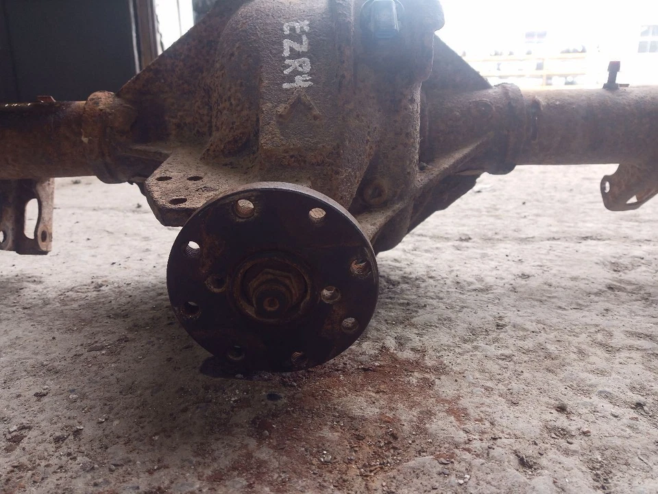 Rear Axle 8.8" Ring Gear 9" Brakes 3.73 Ratio from 2000 Ford RANGER 11789205 - Imagem 4 de 4