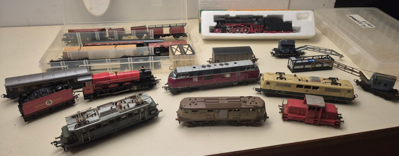Big lot of Vintage HO Locos and Cars - Untested, for parts/repair