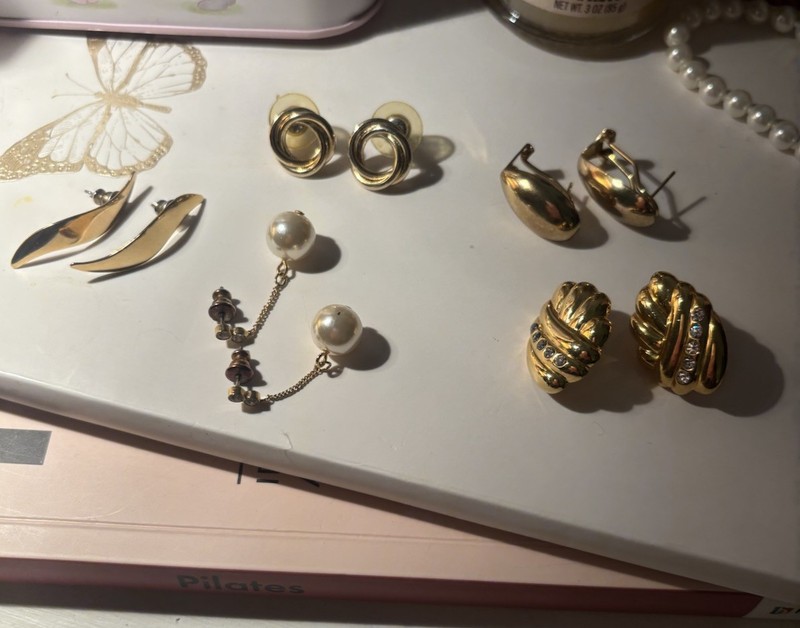 VINTAGE Earrings Lot of 5 Pairs of Gold Earrings with Pearl/Stone Accents Unique