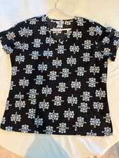 UNIFORM CHRISTMAS SCRUB TOP SB SCRUBS W/SNOWFLAKES EXCELLENT PRE OWNED G-2 
