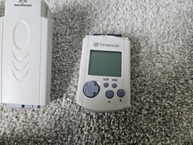 Sega Dreamcast Console Bundle 2 Controllers VMU Shenmue House of the Dead 2 + 
