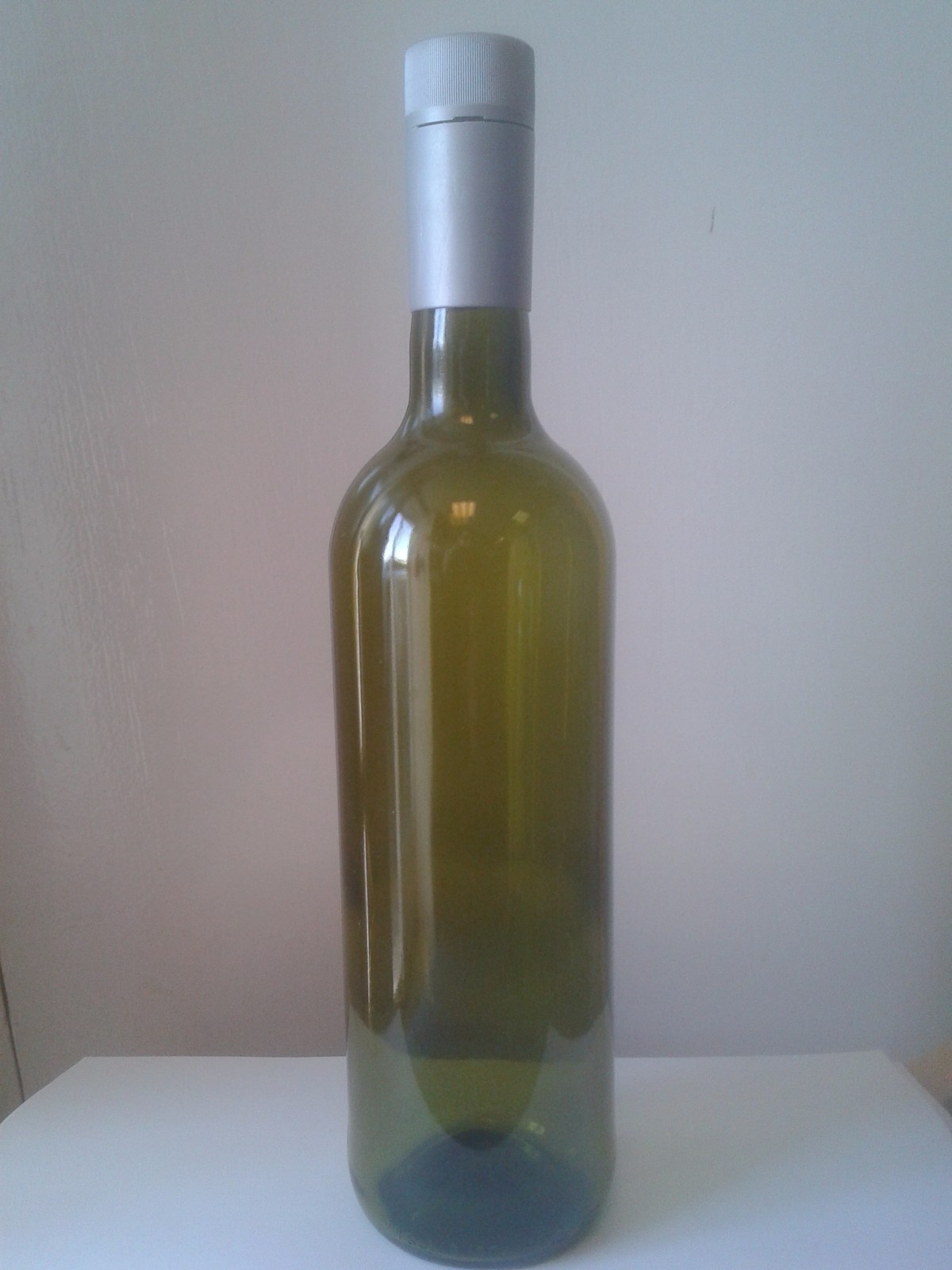 24 X 750ml GREEN GLASS SCREW TOP WINE BOTTLE INC CAPS HOMEBREW WINE MAKING