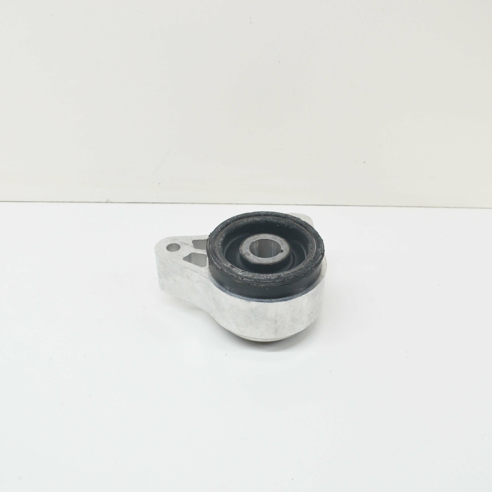 Neu PORSCHE PANAMERA 971 vordere linke untere Querlenkerbuchse 971407183D