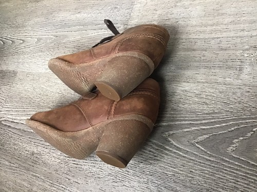 Clarks Womens Carleta Lyon Ankle Booties Size 7.5 Wide Heels 21621 Brown Leather - Picture 10 of 10