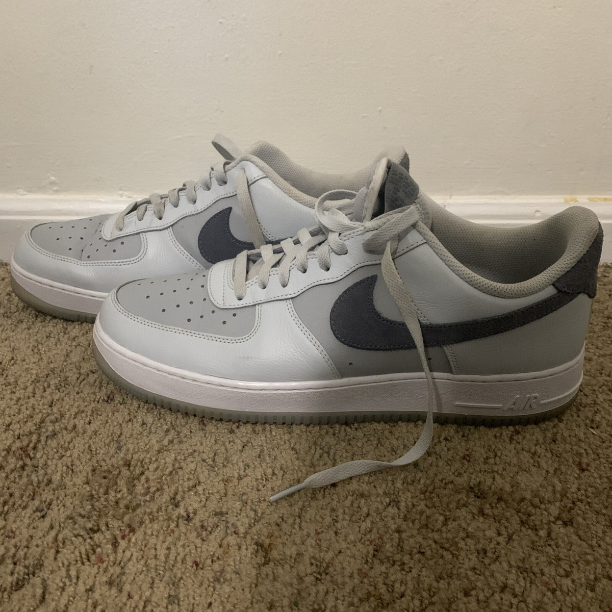 NIKE AIR AIRFORCE 1 white and silver Excellent condition NIKE Air Force 1  main image 4