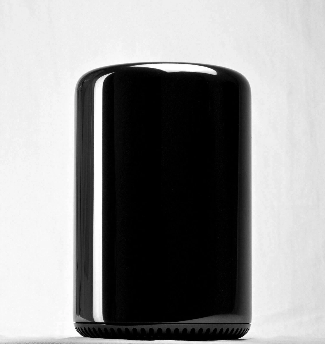 2013 Apple Mac Pro 3.7GHz Quad Core / 12GB / 512GB SSD / FirePro