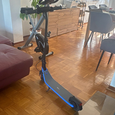 Ninebot c2 pro , hat 240 km drauf hab den seid 3 Wochen . Ist in guter zustand .